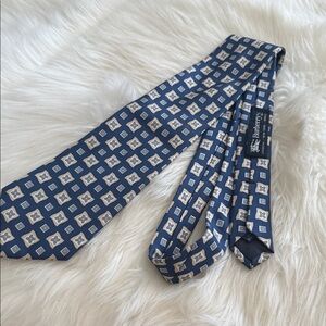 Burberrys vintage Geometric Pattern Silk Tie in Blue and Cream